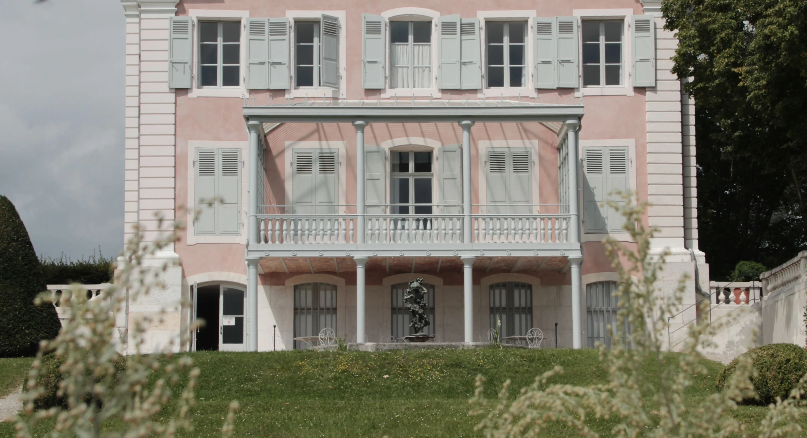 Villa mitoyenne : une estimation à mi-chemin